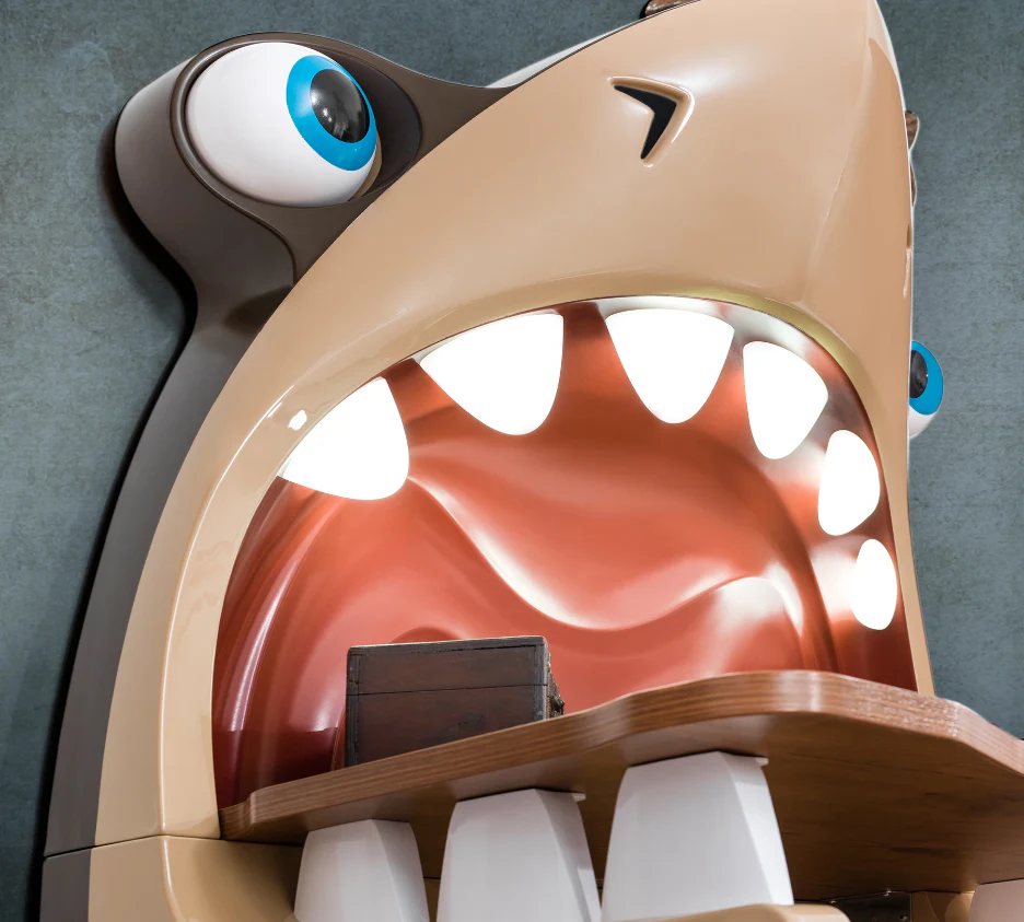 Бюро «Pirate Shark» + LED осветление, размери 101х157х60 - Image 4