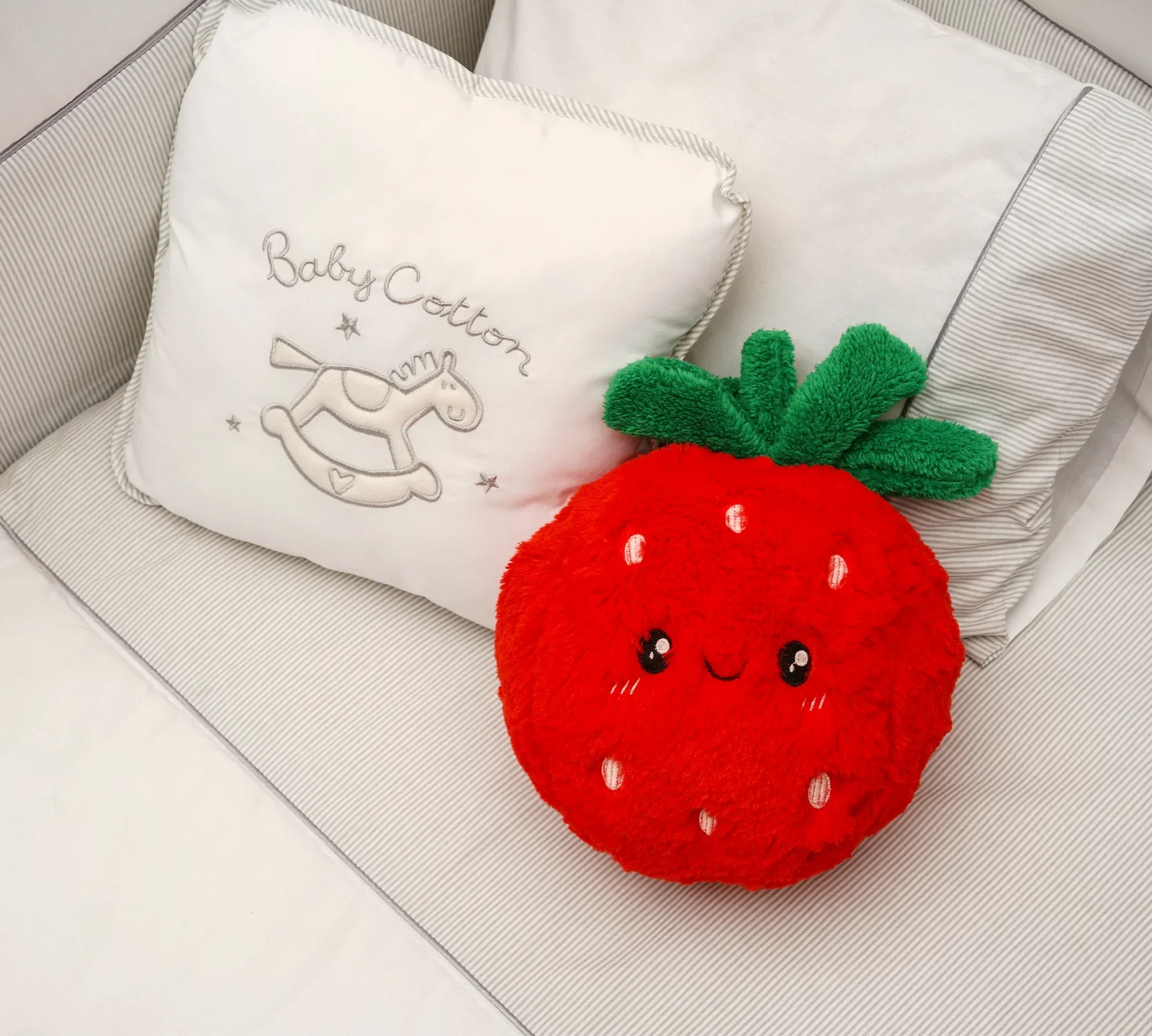 Декоративна възглавница «Strawberry» - Image 2