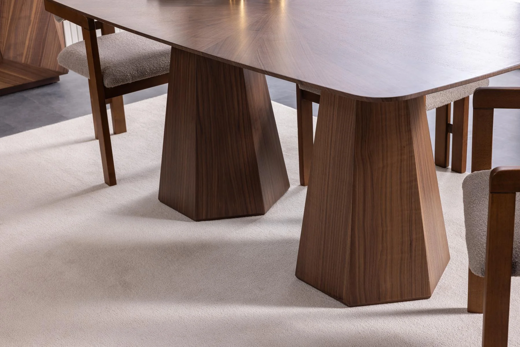 Трапезна маса «Carisma Walnut» с естествен фурнир - Image 5